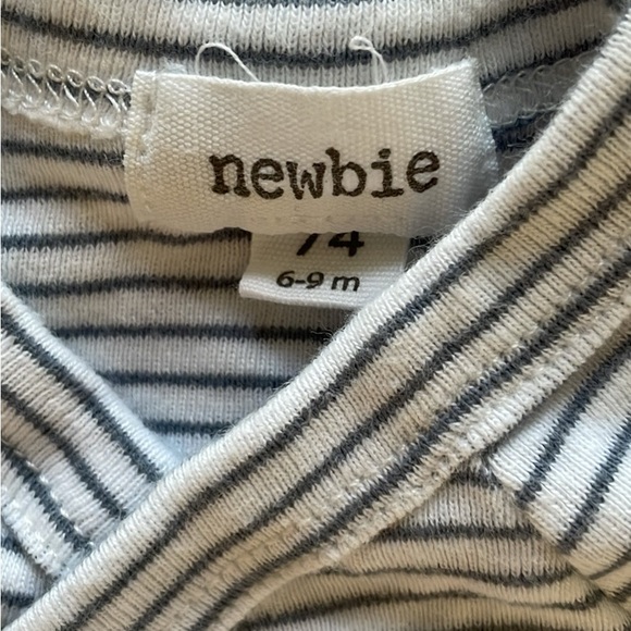 Newbie wrap bodysuit 6-9 months, EUC - Picture 2 of 3